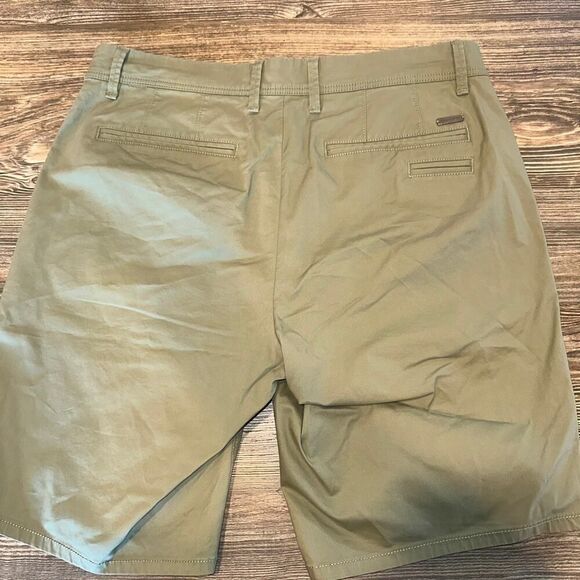 Rodd & Gunn Baylys Beach Men's 9" Inseam Cotton Resort Shorts - Green. Size 30.4 - Picture 4 of 9